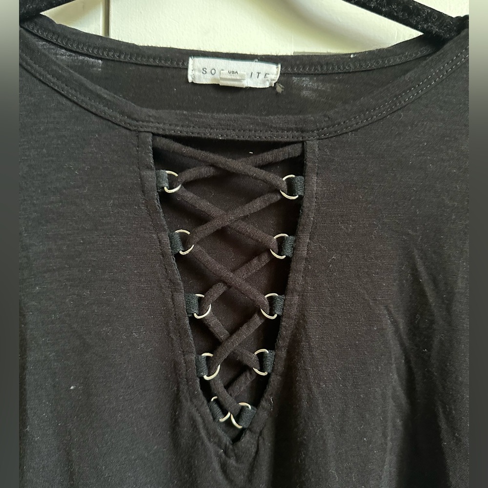Black t-shirt with tie detail - Picture 4 of 5